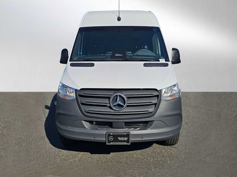 Used 2025 Mercedes-Benz Sprinter 2500 image 8