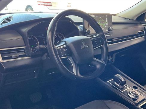 Used 2024 Mitsubishi Outlander SE FWD image 4