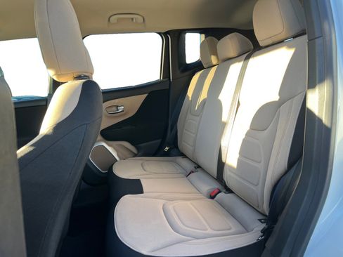 Used 2019 Jeep Renegade Latitude image 13