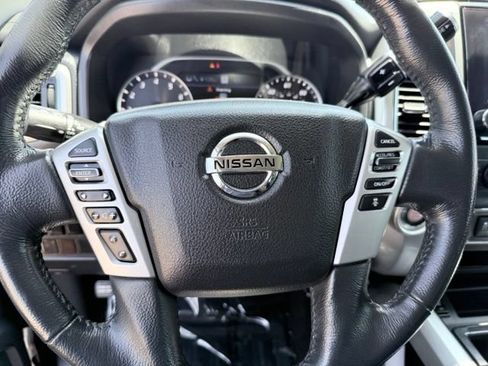 Used 2020 Nissan Titan SV w/ SV Convenience Package RWD image 12