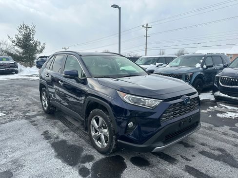 Used 2019 Toyota RAV4 Limited image 3