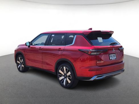 New 2025 Mitsubishi Outlander SE image 4