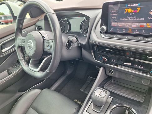 Used 2021 Nissan Rogue SV w/ Premium Package FWD image 31