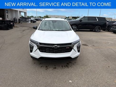 Certified 2025 Chevrolet Trax RS w/ Driver Confidence Package FWD image 3