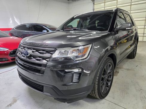 Used 2018 Ford Explorer XLT w/ Equipment Group 202A FWD image 1