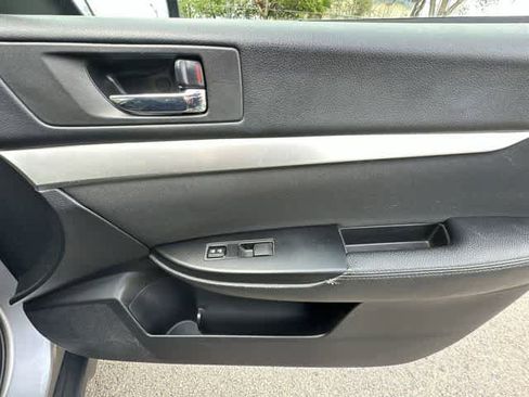 Used 2010 Subaru Outback 2.5i Premium image 17