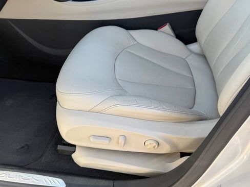 Used 2018 Buick Envision Essence image 12