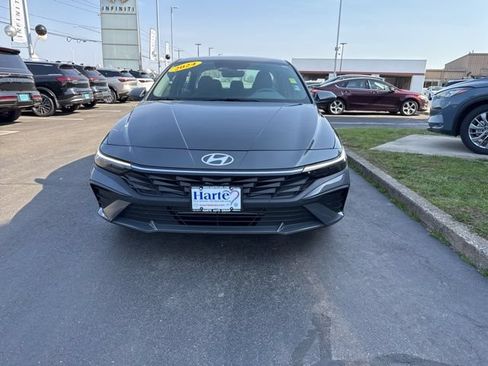 Used 2024 Hyundai Elantra SEL FWD image 2