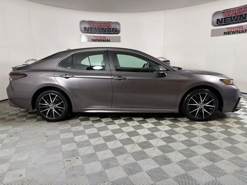 Used 2024 Toyota Camry SE image 2