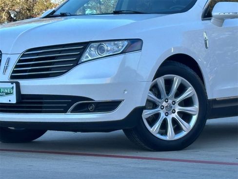 Used 2018 Lincoln MKT AWD w/ Technology Package image 2