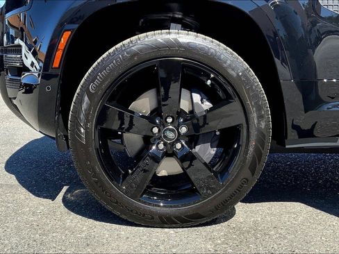 New 2025 Land Rover Defender 110 X-Dynamic SE image 13