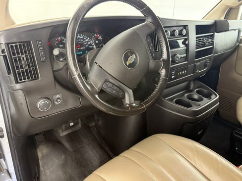 Used 2022 Chevrolet Express 3500 w/ Driver Convenience Package RWD image 19