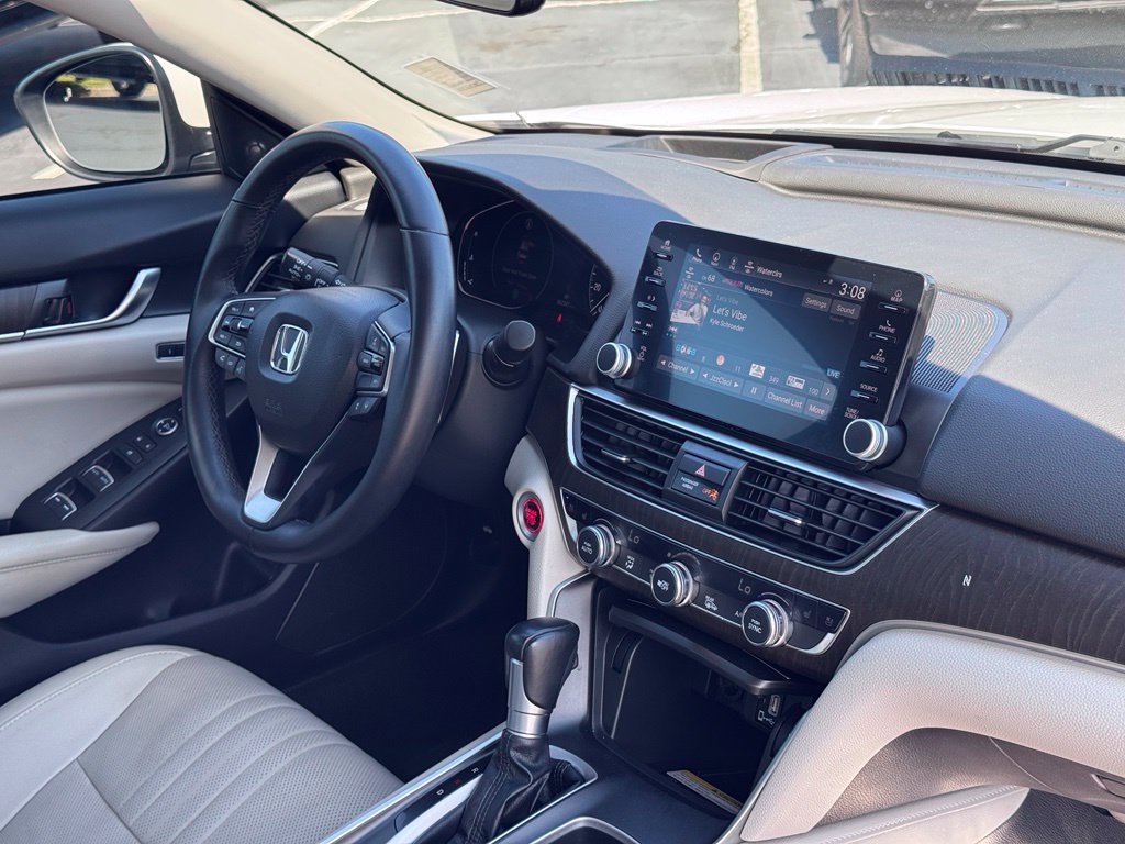 Used 2018 Honda Accord Touring image 6