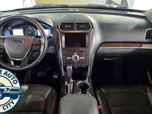 Used 2017 Ford Explorer Limited w/ Equipment Group 301A AWD/4WD image 31