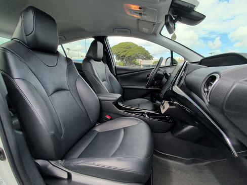 Used 2017 Toyota Prius Prime Advanced image 25