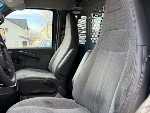 Used 2017 GMC Savana 2500 RWD image 13
