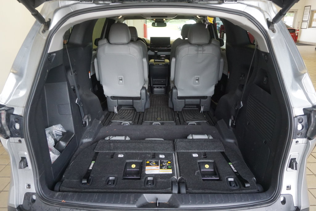 Used 2025 Toyota Sienna XLE w/ XLE Plus Package AWD/4WD image 17