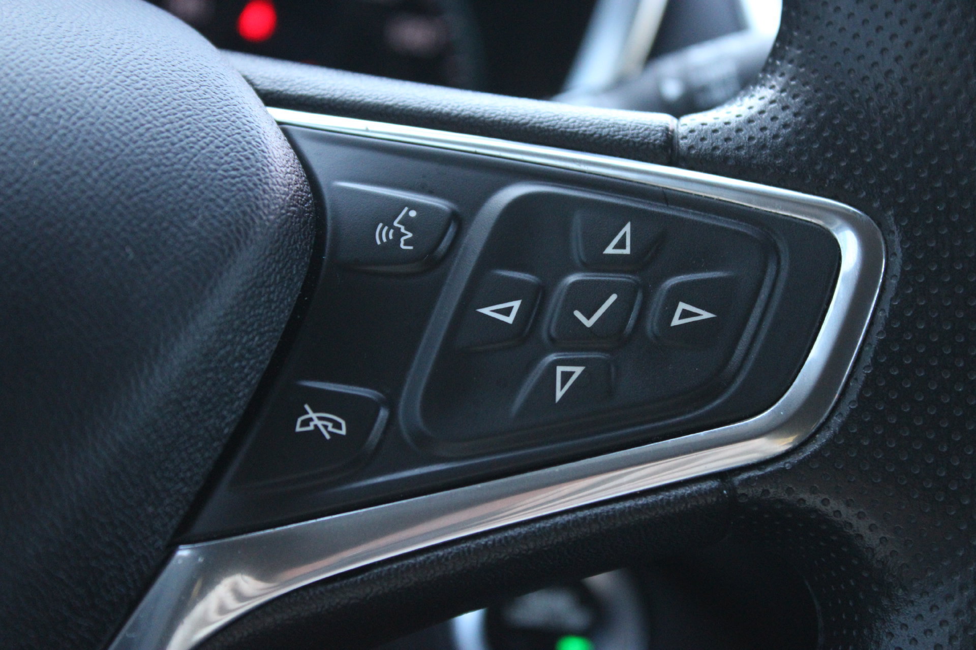 Used 2021 Chevrolet Equinox LT FWD image 29