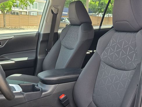 Used 2025 Toyota RAV4 XLE w/ Convenience Package image 13