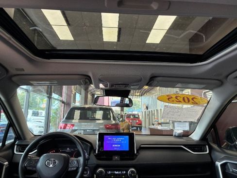 Used 2025 Toyota RAV4 XLE w/ Convenience Package FWD image 29