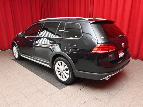 Used 2019 Volkswagen Golf Alltrack S image 3