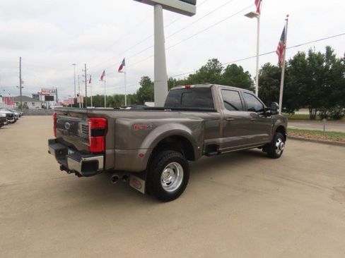 Used 2023 Ford F350 Lariat w/ Lariat Ultimate Package AWD/4WD image 9