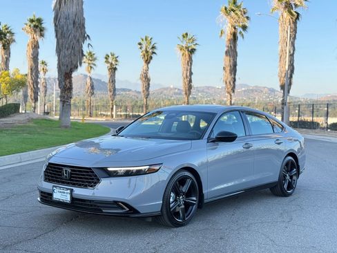 Used 2025 Honda Accord Sport image 1