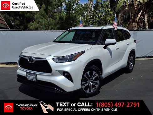 Certified 2024 Toyota Highlander XLE FWD image 1