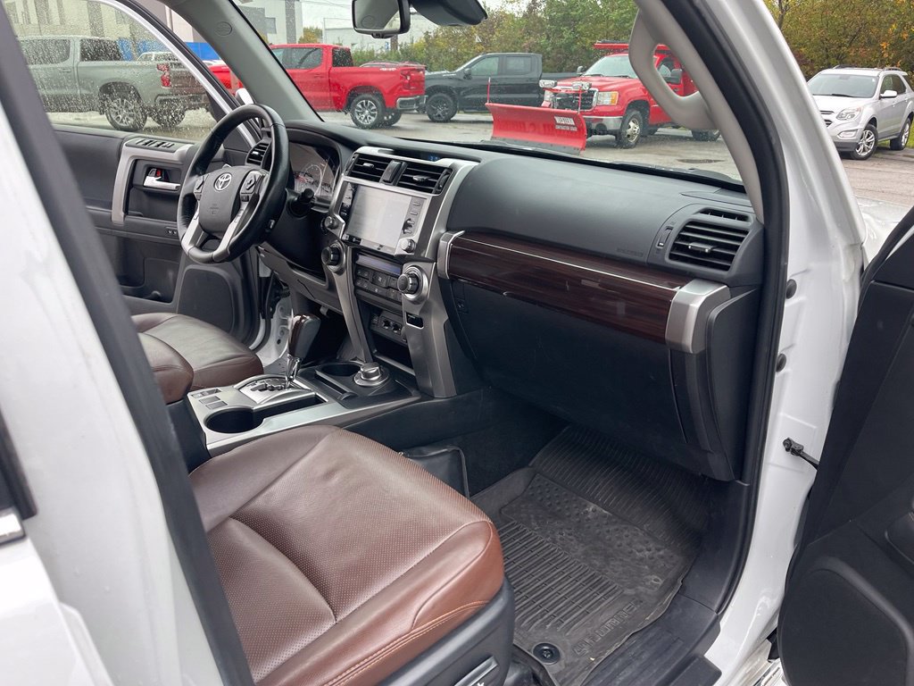 Used 2024 Toyota 4Runner Limited AWD/4WD image 19