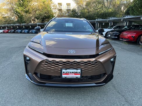 New 2025 Toyota Crown Signia image 2