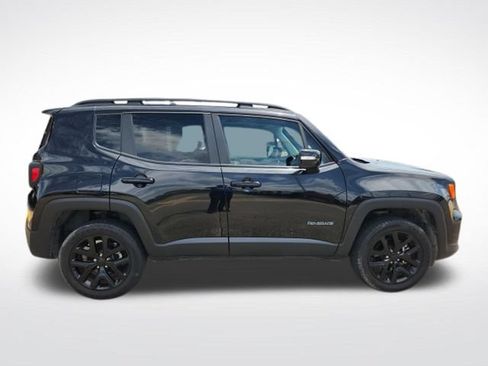 Used 2023 Jeep Renegade Altitude w/ Sun/Sound Group AWD/4WD image 10