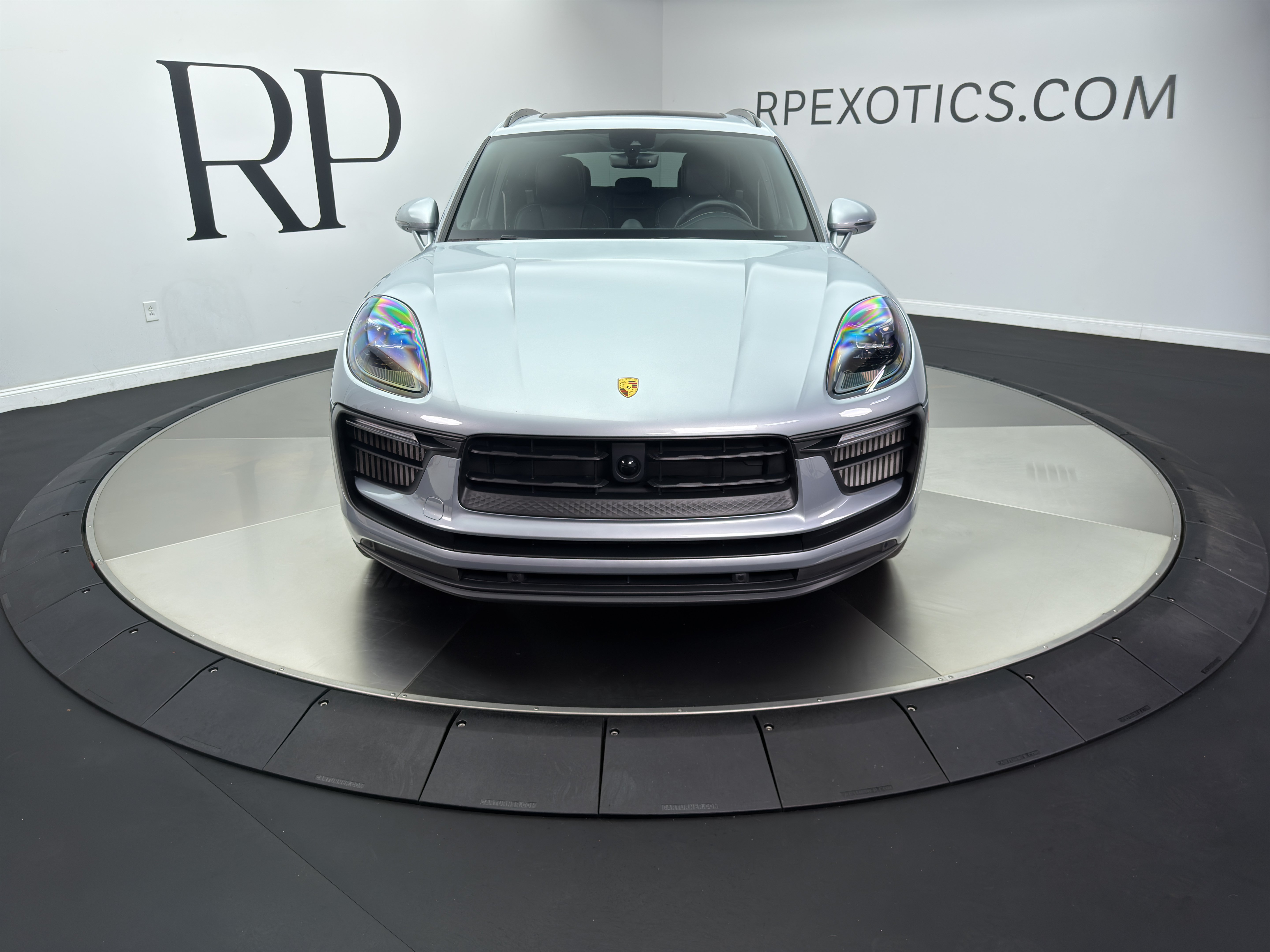 Used 2025 Porsche Macan S AWD/4WD image 2