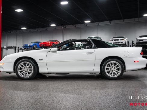 Used 2000 Chevrolet Camaro Z28 w/ SS Performance/Appearance Pkg RWD image 2