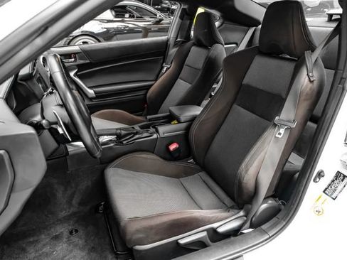 Used 2020 Toyota 86 RWD image 25