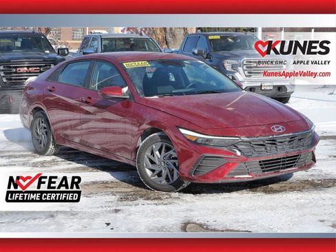 Used 2024 Hyundai Elantra SEL image 1