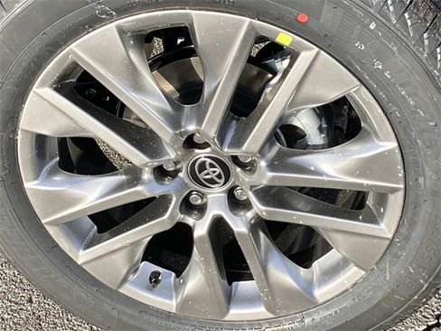 New 2025 Toyota RAV4 XLE Premium image 5