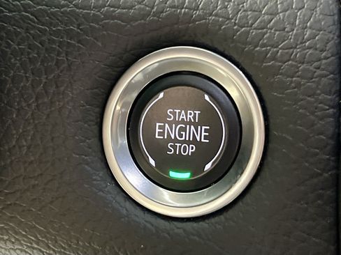 Used 2024 GMC Yukon XL Denali AWD/4WD image 23