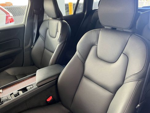 Used 2025 Volvo V60 B5 Cross Country Plus image 36