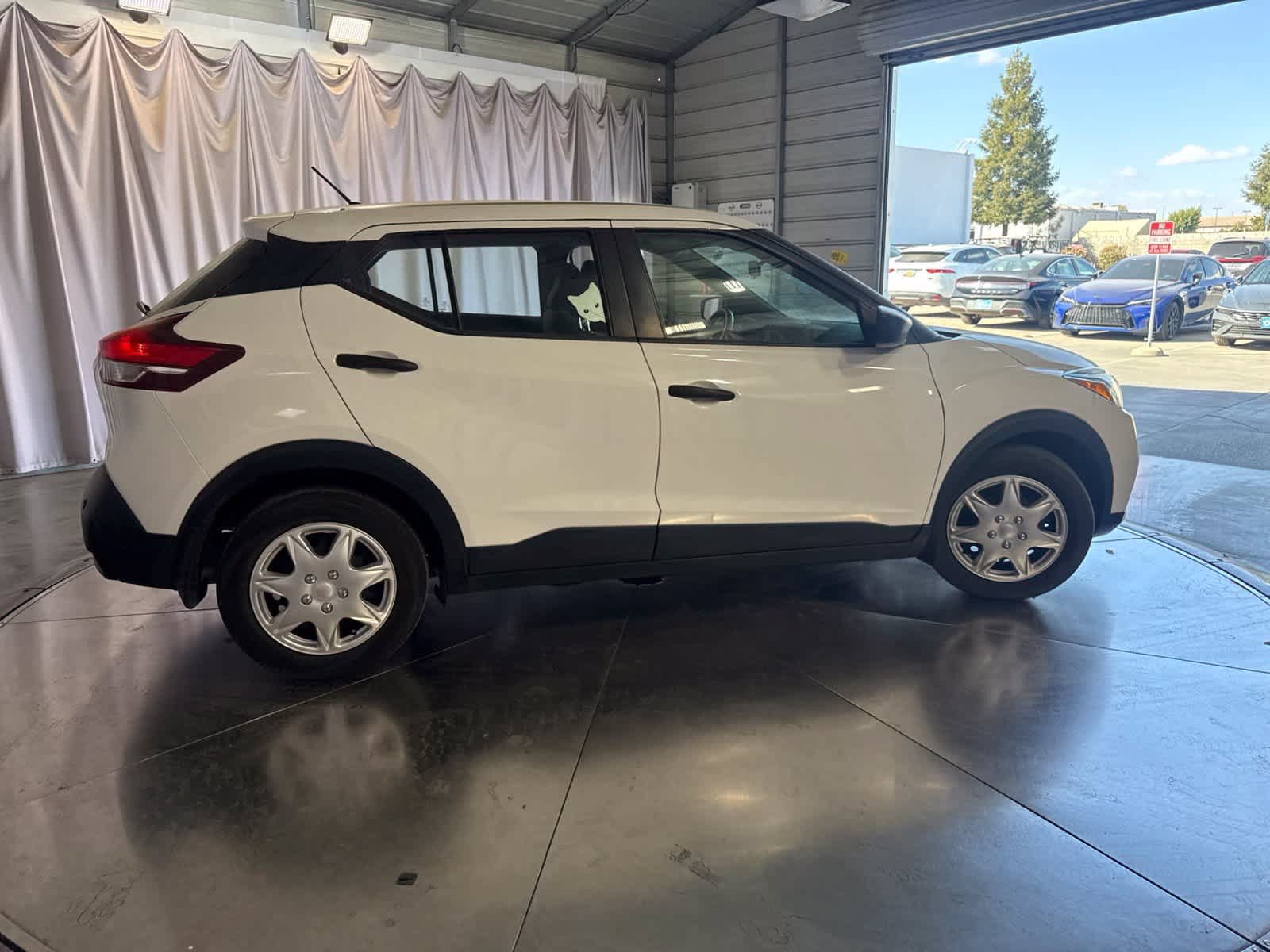 Used 2020 Nissan Kicks S FWD image 4