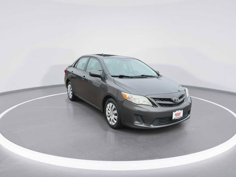 Used 2012 Toyota Corolla LE image 2