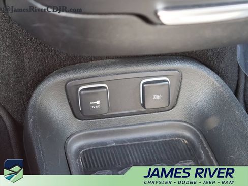 Used 2019 Chrysler Pacifica Touring Plus w/ Advanced Safetytec Group FWD image 38