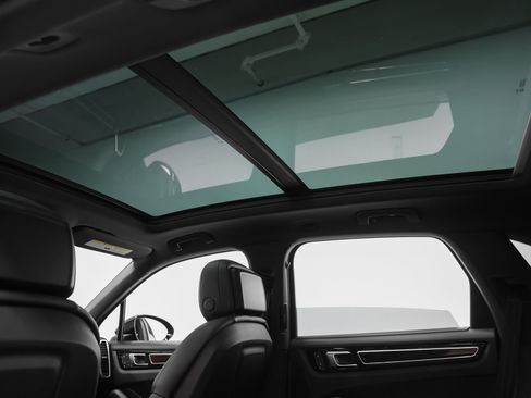Certified 2023 Porsche Cayenne AWD/4WD image 43