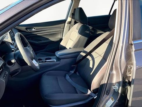 Used 2025 Nissan Altima 2.5 SV image 15