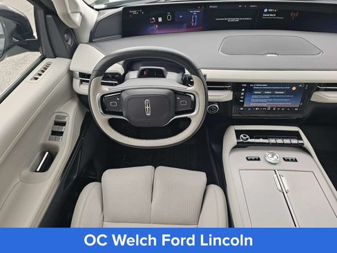 Certified 2026 Lincoln Navigator L Premier AWD/4WD image 19