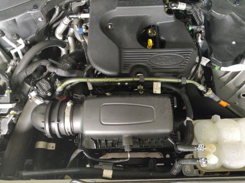 Used 2020 Ford Explorer XLT w/ Equipment Group 202A AWD/4WD image 30