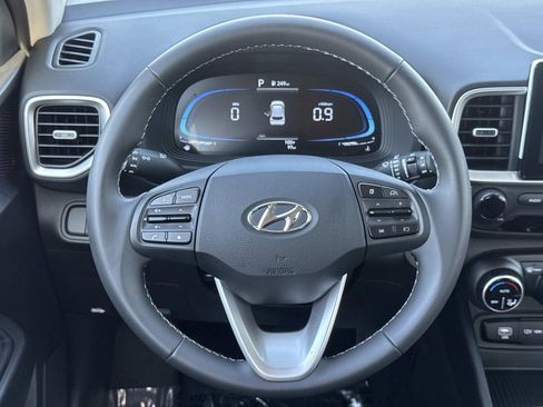 Certified 2025 Hyundai Venue SEL image 20