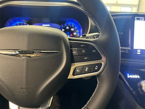 New 2025 Chrysler Pacifica Select image 21