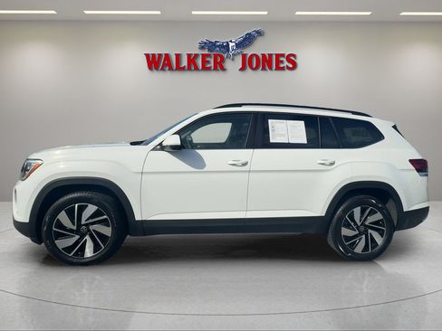 Used 2025 Volkswagen Atlas SE image 3