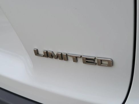 Used 2019 Jeep Cherokee Limited FWD image 5