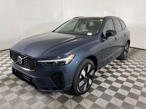 Used 2025 Volvo XC60 T8 Plus w/ Protection Package Premier AWD/4WD image 5